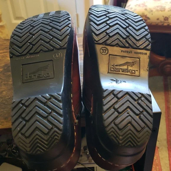 Dansko Women's Working Clogs Cordovan Sz 37/7 - Picture 9 of 12